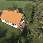 Nyaraló Pod Klonami Na Mazurach *