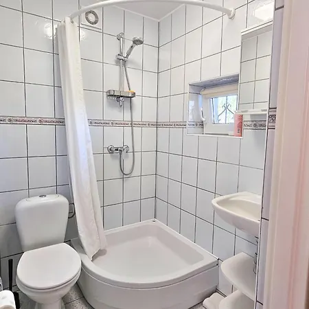 Pod Klonami Na Mazurach * Guty