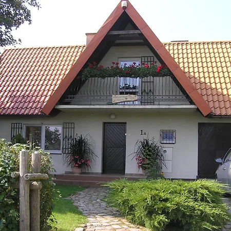 Nyaraló Pod Klonami Na Mazurach Guty