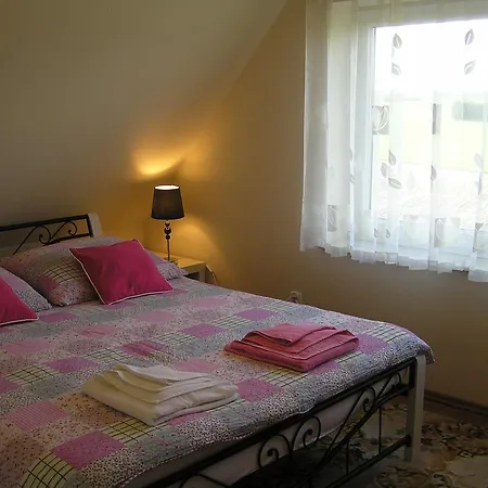 Pod Klonami Na Mazurach Holiday home Guty
